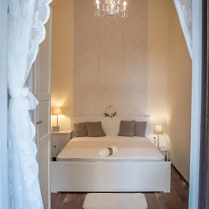 Broadway Center, Fully Equipped, 4 Person Apartment