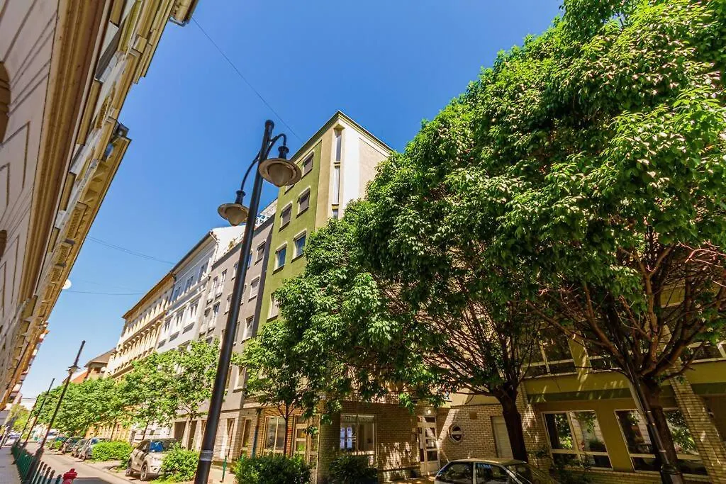 Roomy Apartment 80Sqm At City Center Free Parking Space, Ac & Balcony, Separate Ac In All Four Rooms Budapest Hungary