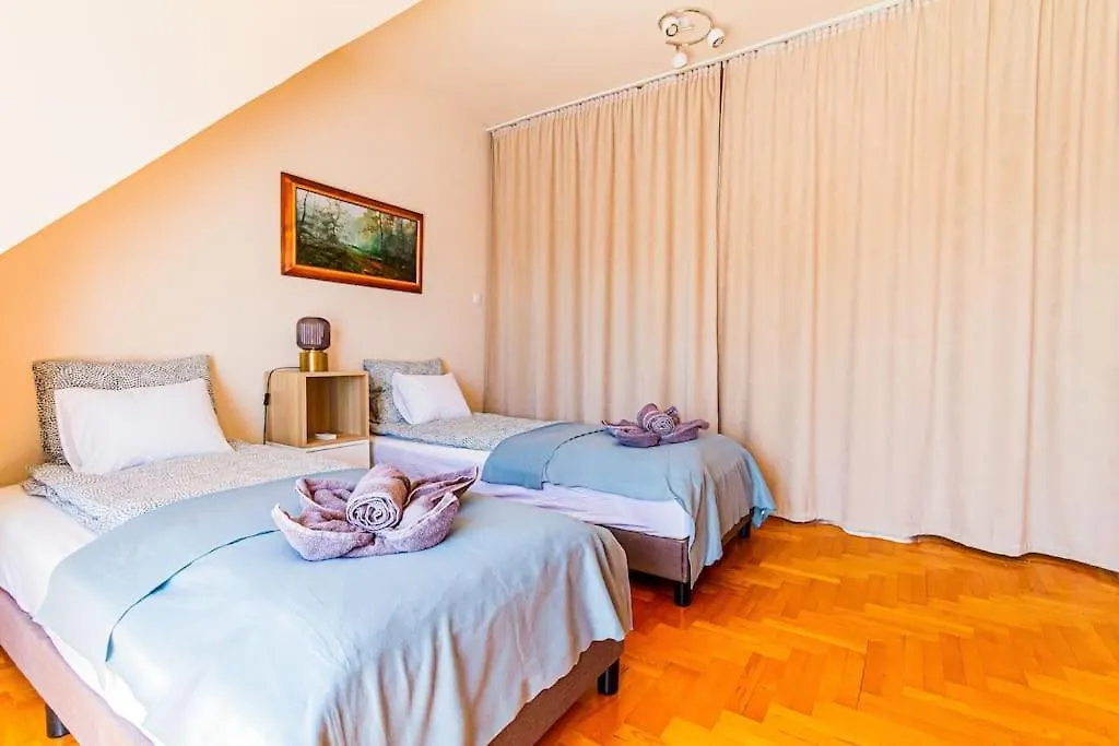 Roomy Apartment 80Sqm At City Center Free Parking Space, Ac & Balcony, Separate Ac In All Four Rooms Budapest Hungary