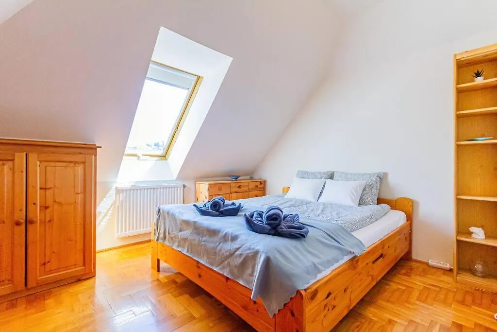 Roomy Apartment 80Sqm At City Center Free Parking Space, Ac & Balcony, Separate Ac In All Four Rooms Budapest