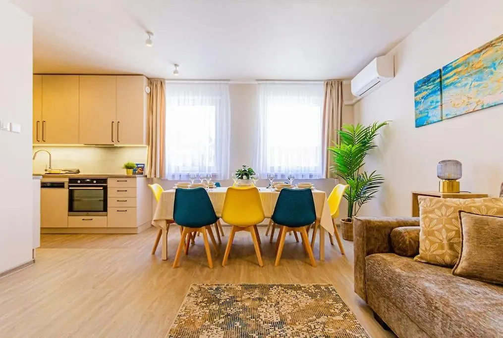 Roomy Apartment 80Sqm At City Center Free Parking Space, Ac & Balcony, Separate Ac In All Four Rooms contacts