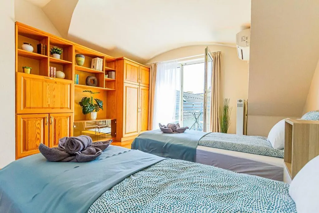 Roomy Apartment 80Sqm At City Center Free Parking Space, Ac & Balcony, Separate Ac In All Four Rooms Budapest Hungary